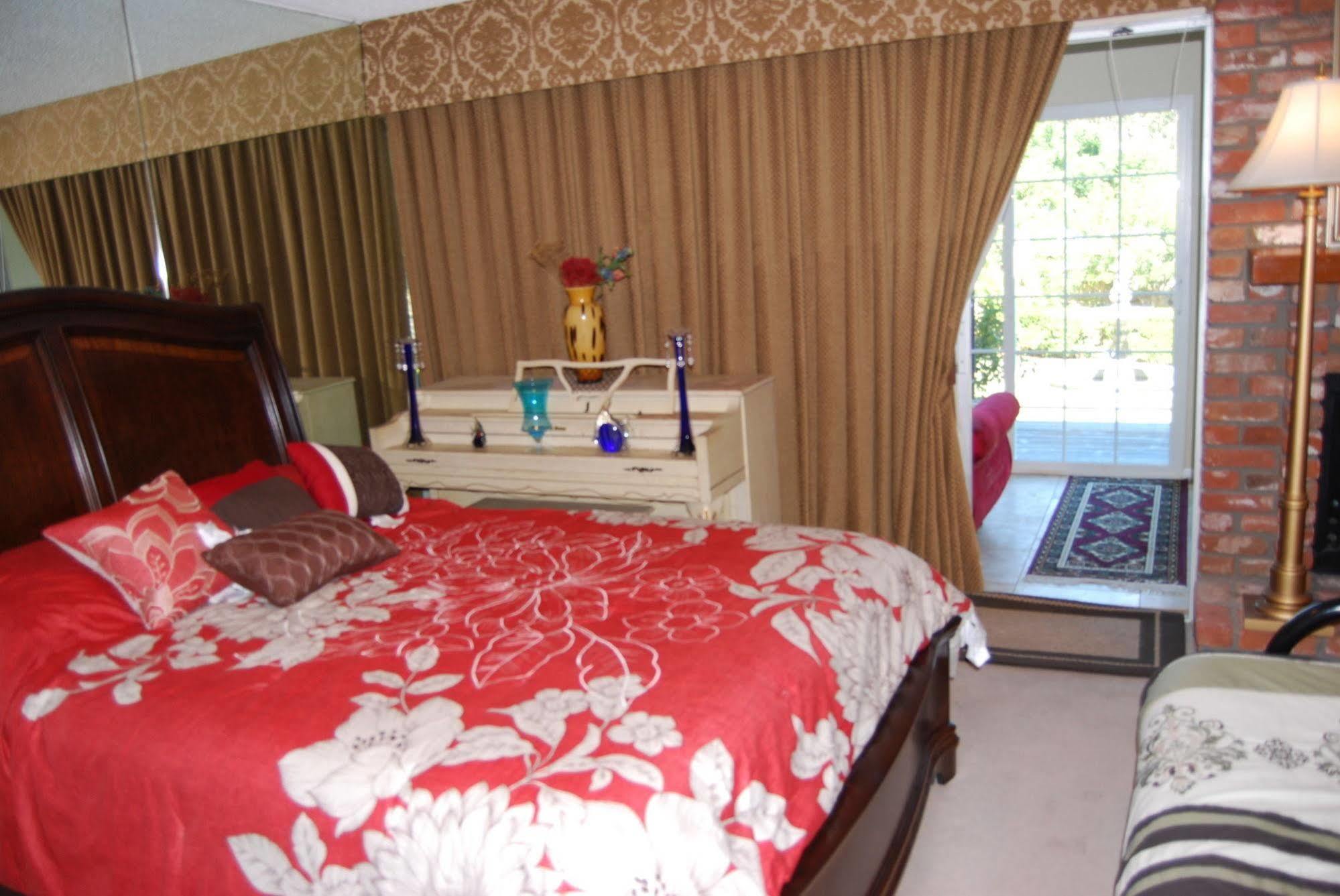 Bed And Breakfast In Hollywood Hills Los Angeles Eksteriør billede