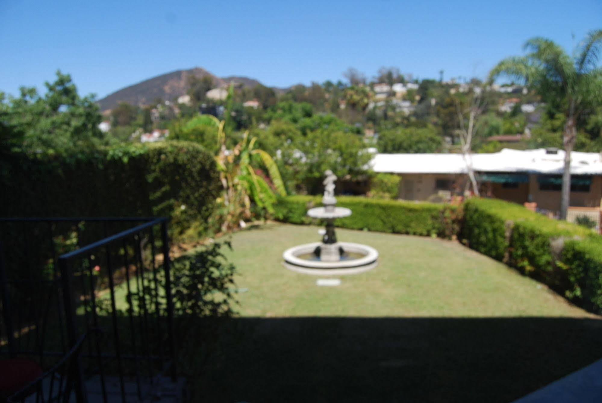 Bed And Breakfast In Hollywood Hills Los Angeles Eksteriør billede