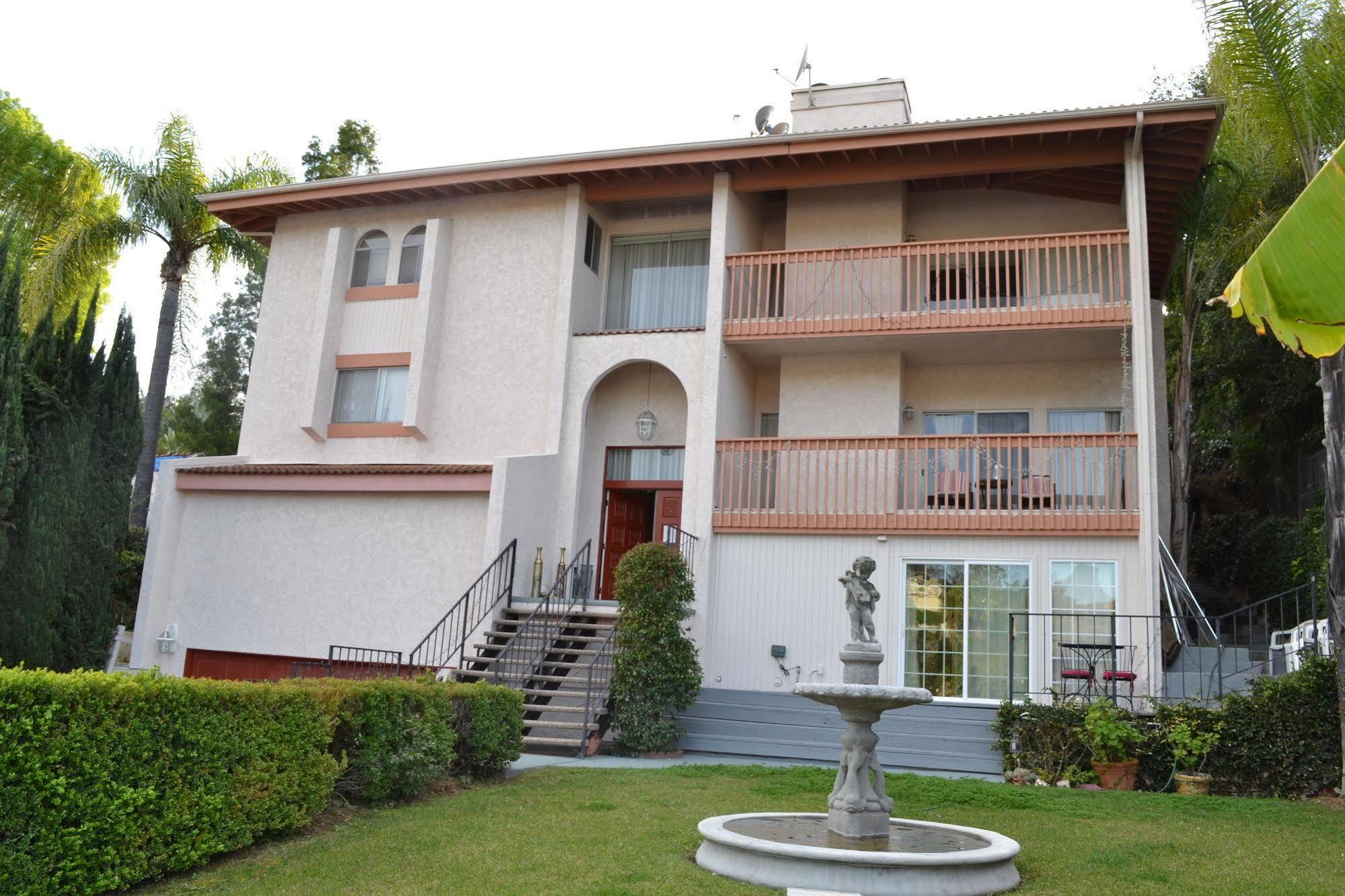 Bed And Breakfast In Hollywood Hills Los Angeles Eksteriør billede